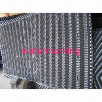 Infill が付いている JNT の十字流れの長方形の冷却塔
